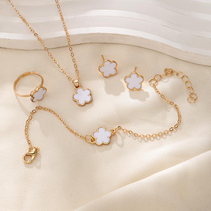 Product Introduction of 4pcs/set Five-leaf Clover Jewelry Set for Women Simple Petal Flower Necklace Bracelet Ring Earrings 5