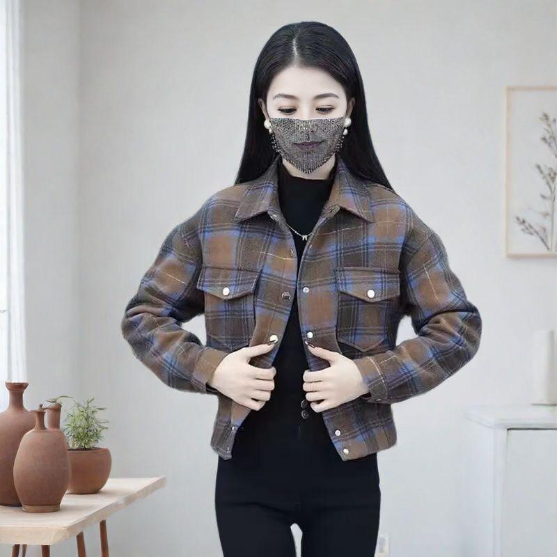 Product Introduction of Áo Khoác Cho Mẹ, Dáng Ngắn, Chất Liệu Lông Cừu Dày Dặn, Thiết Kế Kẻ Sọc, Hàng Mới Về Mùa Thu Và Mùa Đông, Dáng Rộng Vừa Vặn, Phong Cách Phương Tây, Thích Hợp Cho Các Cô Gái Nhỏ Nhắn 6