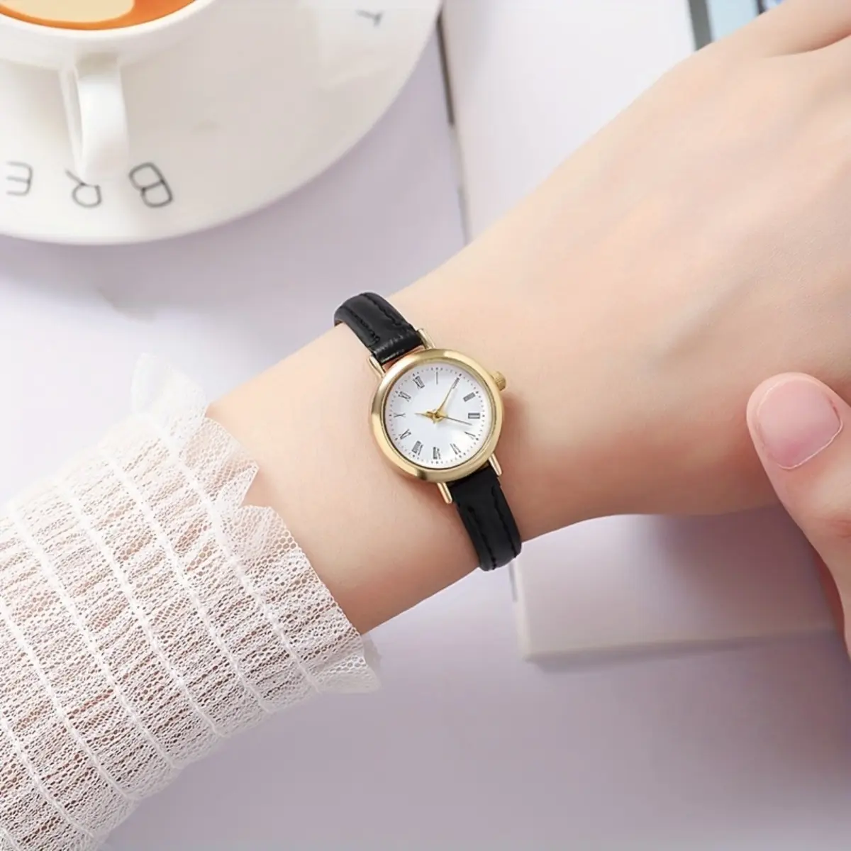 Casual Round Pointer Quartz Watch Retro Rome Fashion Analog PU Leather Wrist Watch For Women Girls
