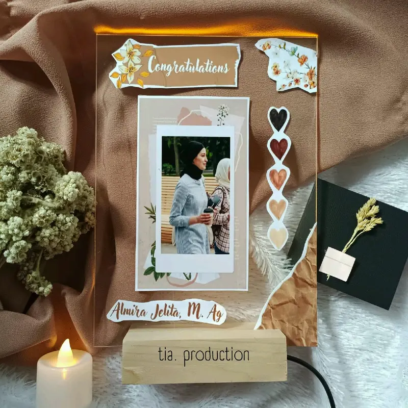 Kado akrilik A5 costume foto aesthetic kado ulang tahun wanita cetak foto gift kado ulang tahun wedding graduation birthday anniversary 2