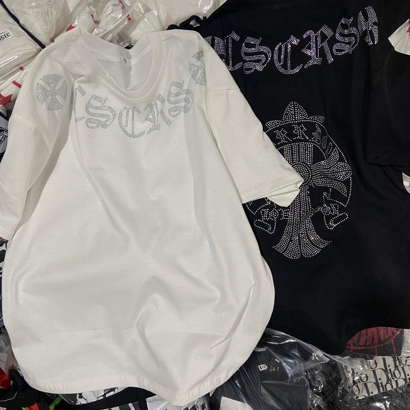 Áo phông đính đá chữ thập chữ vòng cổ