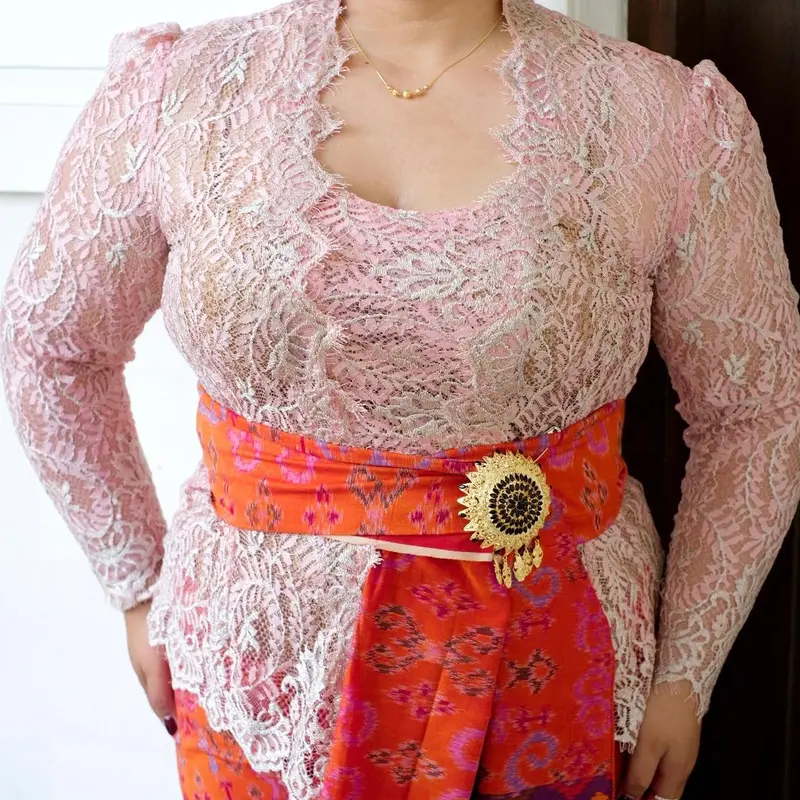 Kebaya Jadi B02 Semiprancis Swarovskii Kerah Tempel Bet Oval Bahu Rempel Lengan Panjang(only kebaya saja) 6