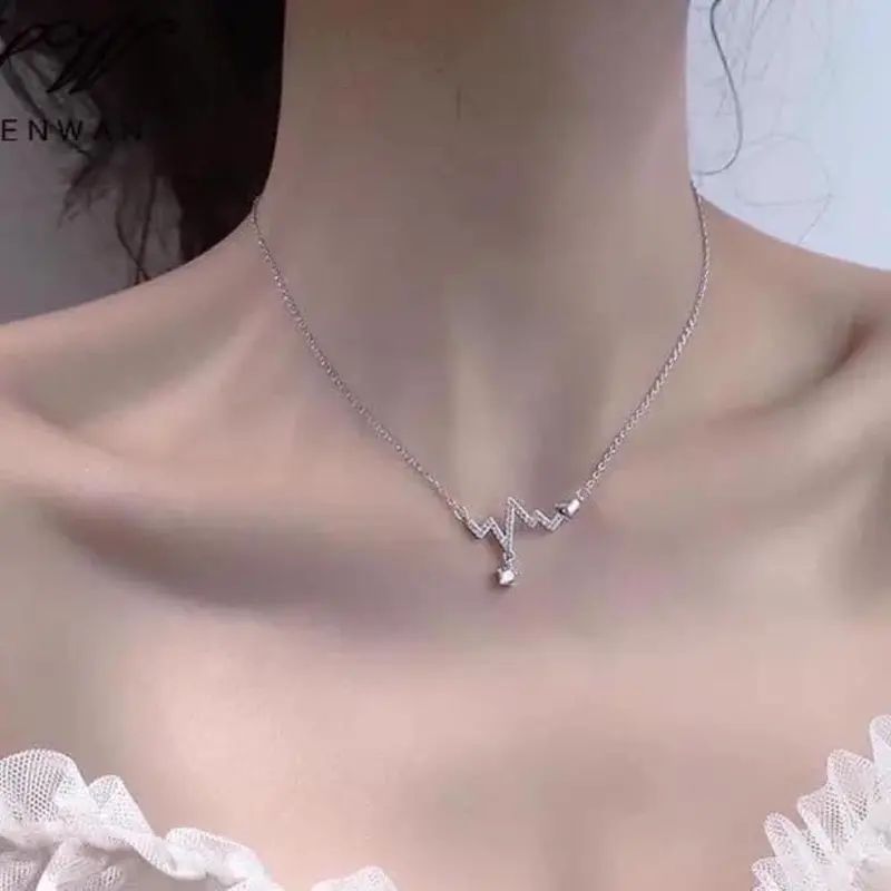 Dây chuyền bạc nữ LoPa dáng nhịp tim nhẹ nhàng sang chảnh điệu đà 2