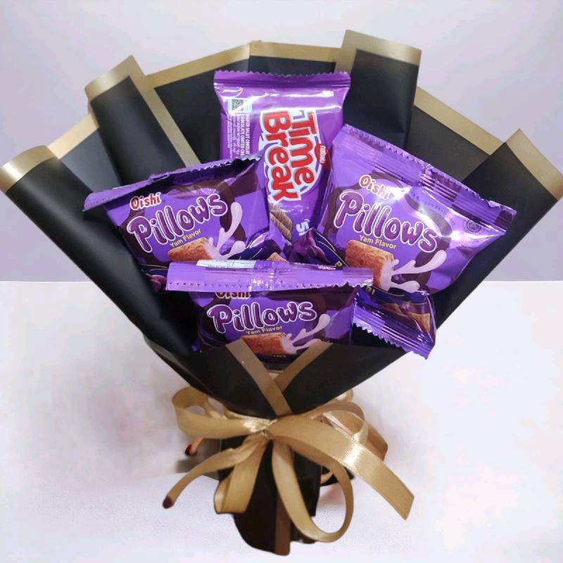 buket mini time break pillow 3 rasa ubi Hadiah Gift Makanan 1
