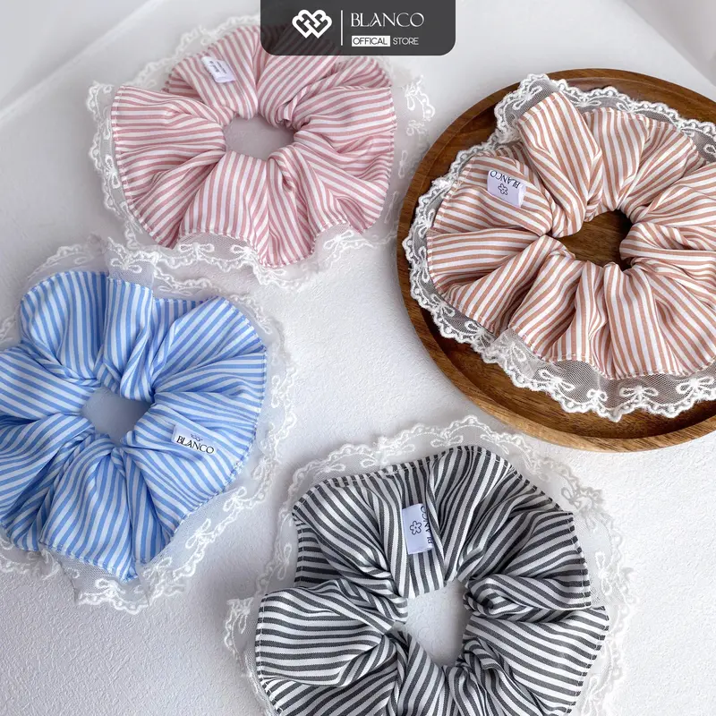 Buộc tóc scrunchies họa tiết sọc phối ren bản to | Blanco 0
