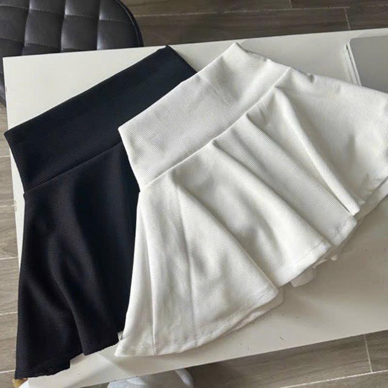 Chân váy xoè dáng ngắn kèm quần bên trong chất thun gân