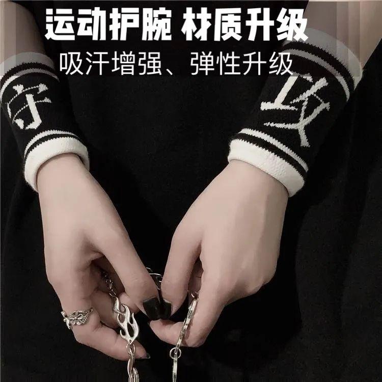 Product Introduction of Dây Đeo Cổ Tay, Phong Cách Tối Màu, Thiết Kế Tấn Công Và Phòng Vệ, Unisex, Che Sẹo Ngầu Thích Hợp Cho Cầu Lông Và Bóng Rổ, Dây Đeo Cổ Tay Thấm Hút Mồ Hôi, Đồ Bảo Hộ Thể Thao, Bảo Vệ Ngoài Trời, Dụng Cụ Bảo Vệ Cổ Tay Thể Thao 2