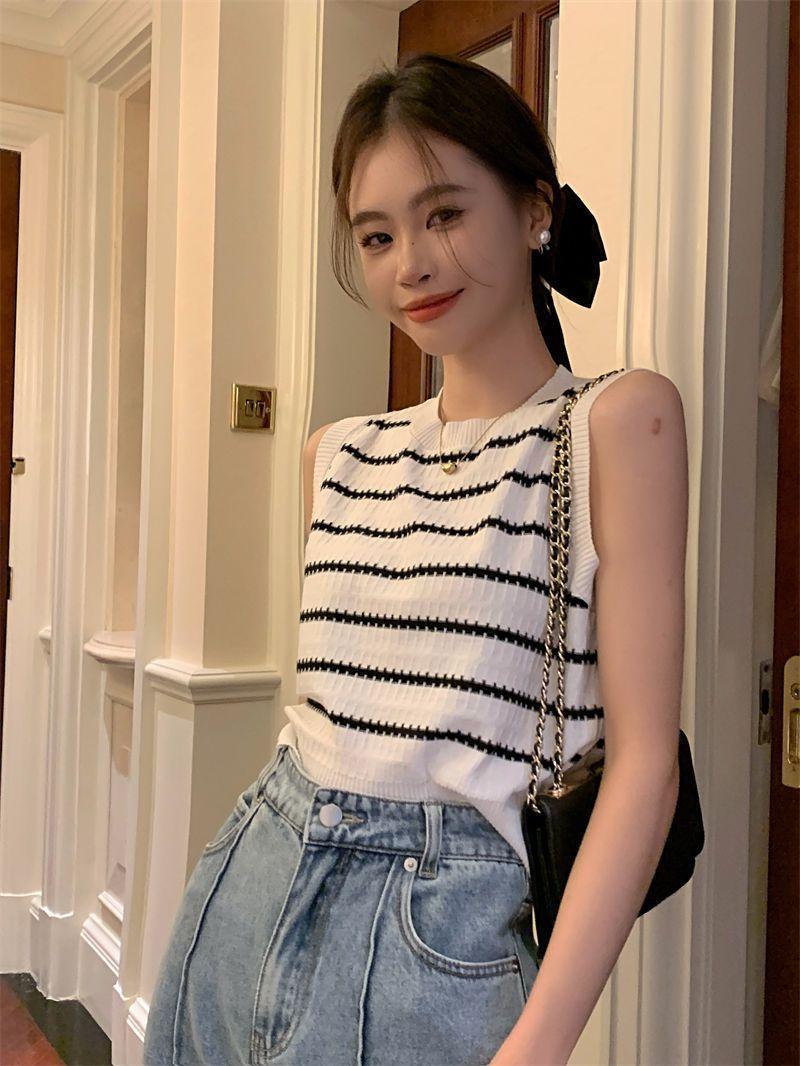 Product Introduction of Thin Color-Block Striped Sleeveless Slim Knitted Vest for Women, Summer Korean Fashionable Stylish Versatile Short Top Trend 9