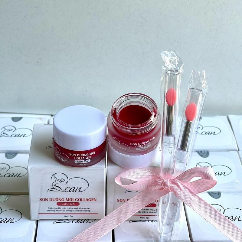 ( Combo Mua 2 hộp son tặng 2 cây cọ )                                                     Son Dưỡng Môi Collagen Lựu Đỏ[Loan Skincare]      Giúp Mềm Môi Và Căng Bóng giảm thâm Môi Làm Đẹp Da Mật Ong Làm Đẹp Da Mật Ong
