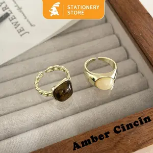 Cincin Retro Vintage Emerald dengan Batu Alam Amber - Cincin Buatan yang Dapat Disesuaikan, Desain Eksklusif untuk Wanita, Cincin Jari Telunjuk Gaya Klasik
