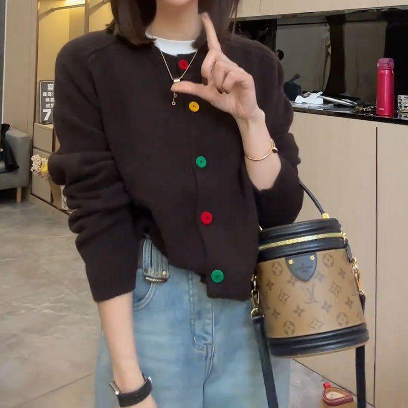 Product Introduction of Áo Cardigan Dệt Kim, Phong Cách Hàn Quốc, Chống Lão Hóa, Thiết Kế Cầu Vồng Thanh Lịch, Một Hàng Cúc, Cổ Tròn, Giống Như Len, Thích Hợp Cho Mùa Xuân, Hàng Mới Về, Phong Cách Lười Biếng, Áo Len Độc Đáo 18