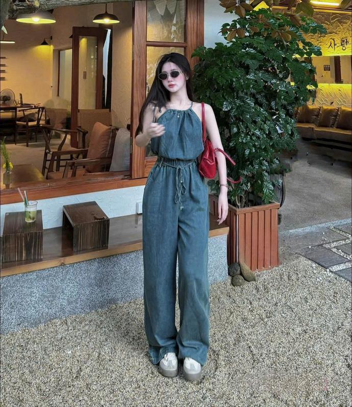 Bộ jumpsuit dài rút dây cổ yếm chất jean sang trọng thích hợp cho bạn gái diện đi chơi 4