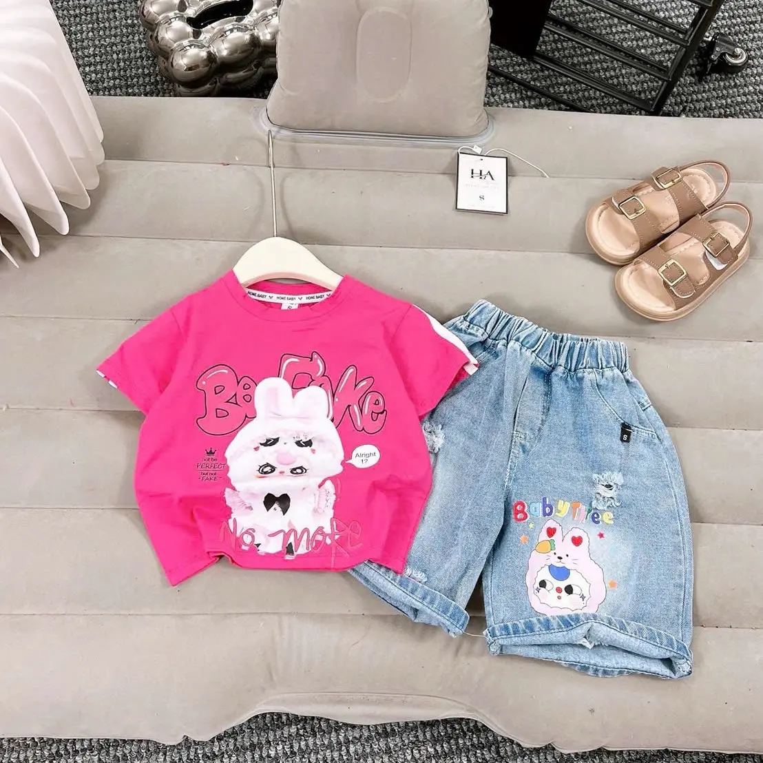 13 đến 35kg set jean ngô size đại cho bé gái in hình baby three,set jean ngố cho bé,set bé gái,set bé gái,set hồng hỉnh thật trải sàn