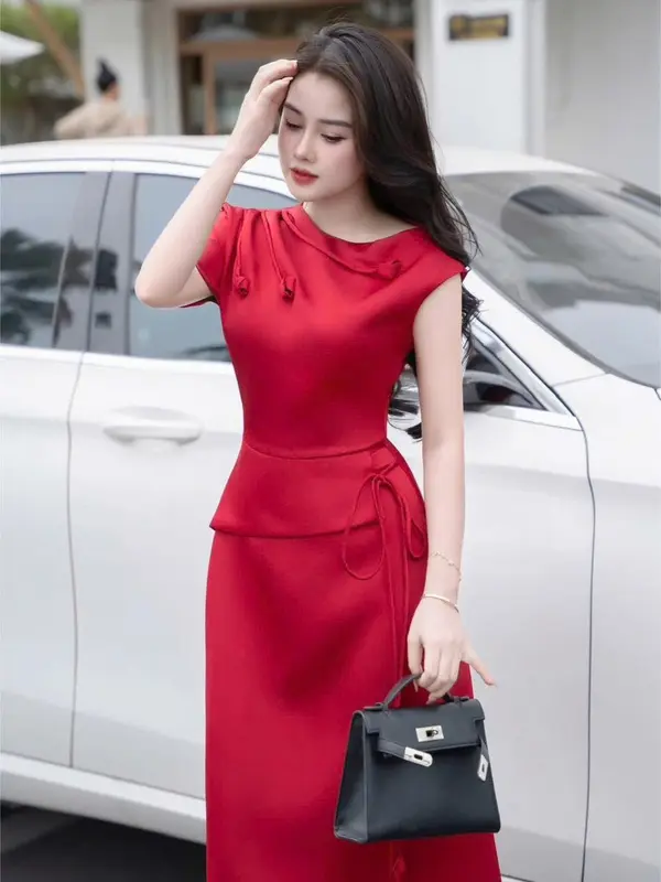 Xu hướng 2025 váy thiết kế cổ tròn phối chân váy chất liệu Lụa Hàn mềm mịn tạo cảm giác thoải mái 5