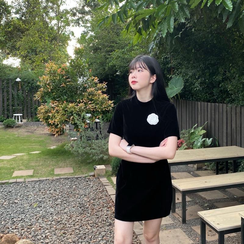 Đầm Nhung Cổ Trụ Kèm Tag Hoa (ẢNH THẬT) 4