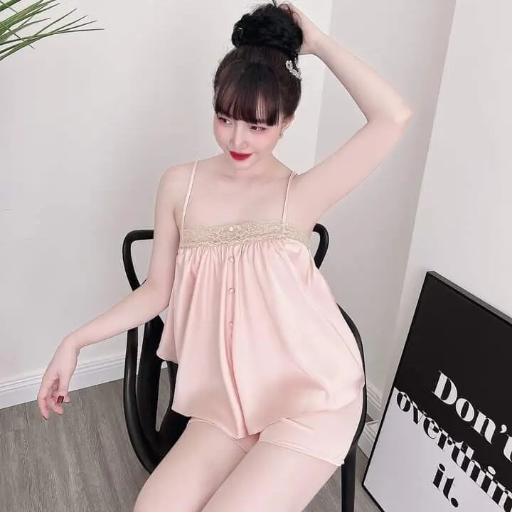 Đồ bộ đùi mặc nhà 2 dây phối ren đính ngọc trai vải satin size dưới 55kg DB0014 5