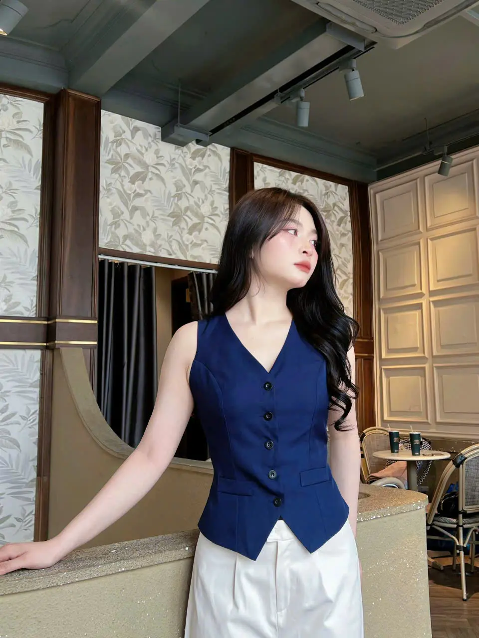 Áo gile nữ 2 túi áo vest cổ tim phối khuy sang chảnh