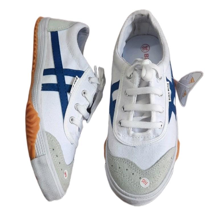 Giầy Bình Minh .Trắng 3 sọc xanh .đế cao su ,chống trơn trượt .Chuyên dùng cho học sinh Shoes Sneaker GiàY Đế Bằng
