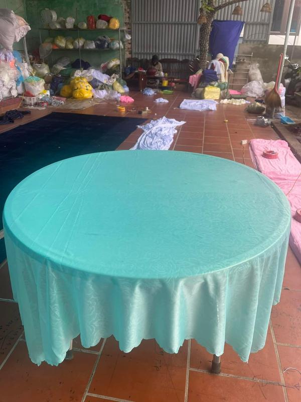 Khăn trải bàn vải thun bóng mờ có hoa văn trang trí bàn tiệc gia đình, nhà hàng, tiệc cưới