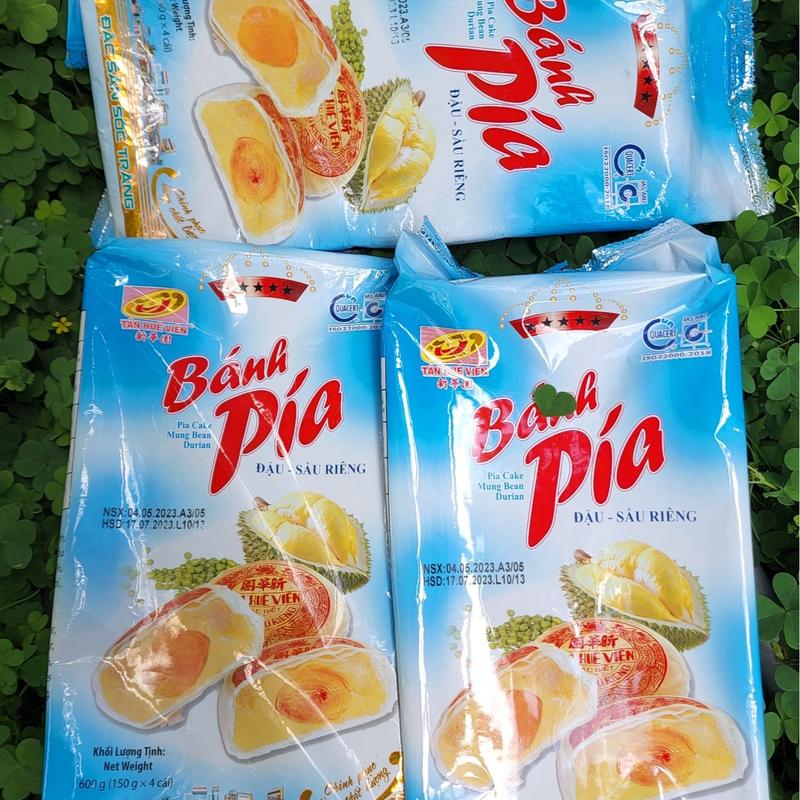 Combo 4 cây Bánh Pía 5 sao - ĐẬU XANH- SẦU RIÊNG - TRỨNG MUỐI - Trọng lượng 600g/túi - Túi có 04 cái - TÂN HUÊ VIÊN - ĐẶC SẢN SÓC TRĂNG - BÁNH PÍA VŨNG THƠM 8