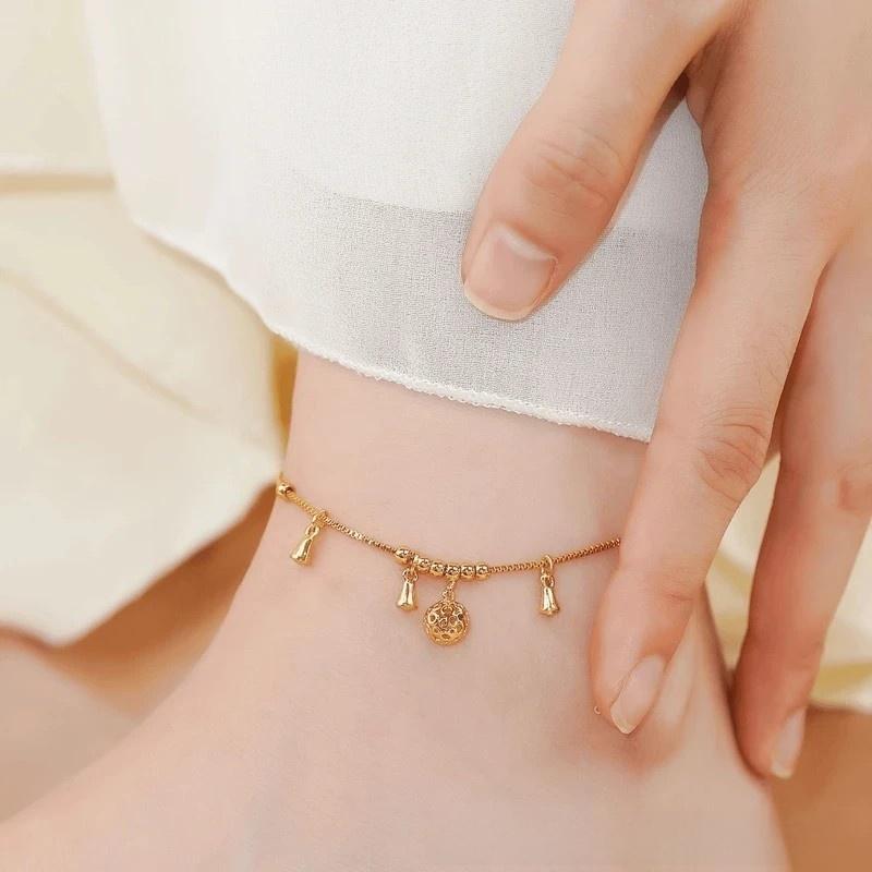  Vòng chân bằng thép titan phong cách Ins cho phụ nữ phong cách giống người nổi tiếng trên mạng chuỗi chân trang sức pha lê xanh hình chuông tròn rỗng tinh xảo vòng  đeo  chân dây  chuyền  chồng  qua  cổ mặt  nạ  chem  chép 