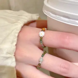Cincin Gelang Bunga Daisy Cina Baru dengan Manik-manik Berwarna untuk Wanita, Cincin Mewah Ringan dengan Desain Niche
