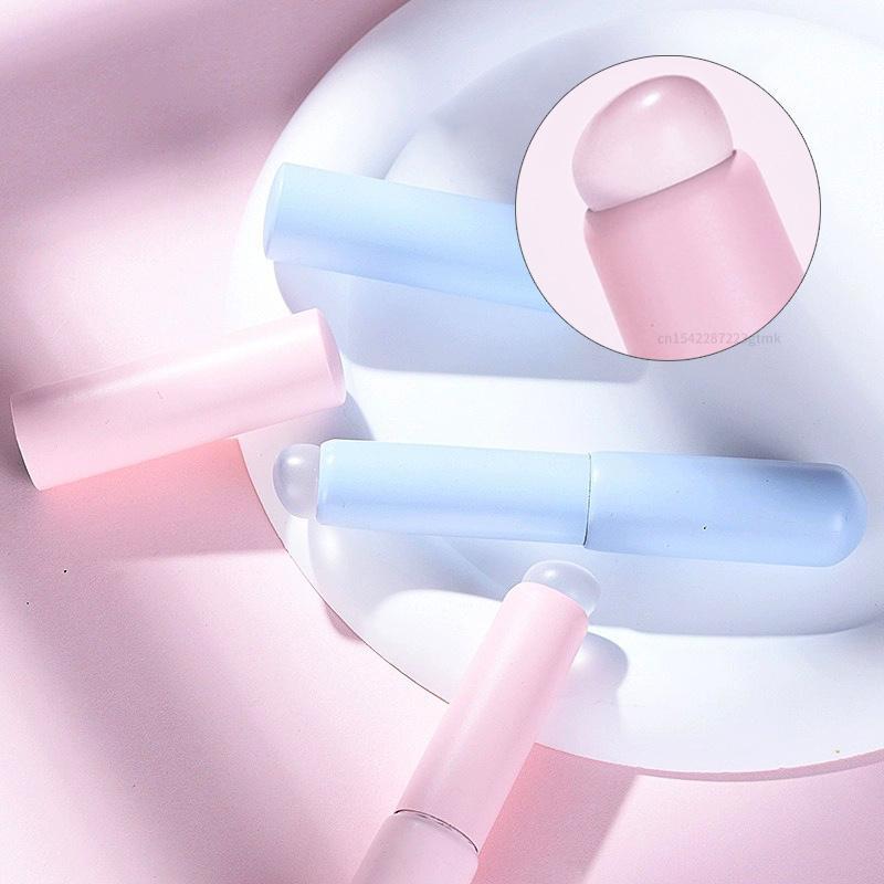 Product Introduction of Upgrade Silicone Lip Brush With Cover Angled Concealer Brushes Lip Balm Lip Gloss Round Head Concealer Brushes Make Up Brushes 15