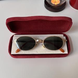 แว่นกันแดดทรงวงรีกรอบเล็ก สไตล์ยุโรปและอเมริกา สำหรับผู้หญิง อินเทรนด์ สไตล์ดาราอินเทอร์เน็ต เหมาะกับหน้าเล็ก ป้องกันรังสียูวี สไตล์เรโทร อเมริกัน