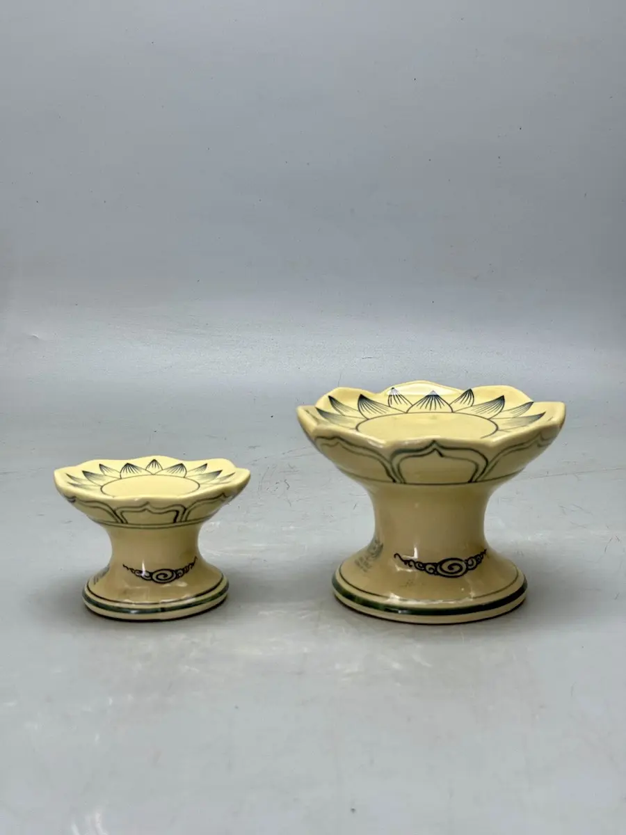 Khay Trầu Và Chân Nên Gốm Chu Đậu Truyền Thống