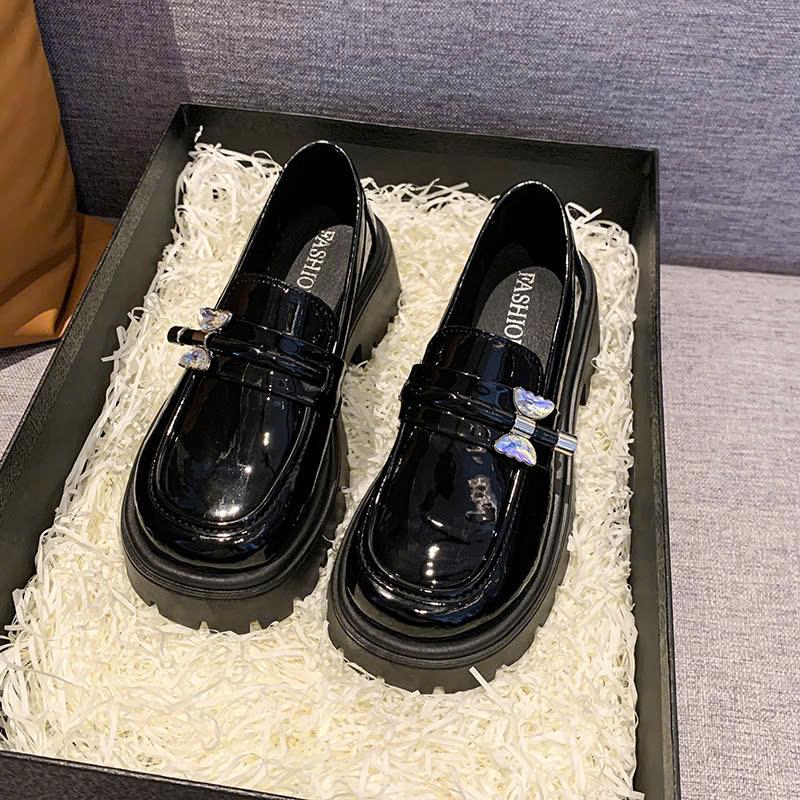   Chân gầy mỏng lùi size Giày đốc nữ nơ đá màu đen và kem chất da bóng Women Shoes Jean Tim 