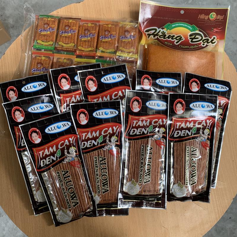 Combo Ăn Vặt: 1 Túi Snack Hương Bò Miếng + 1 Bịch 60 Gói Snack Sườn Dê Nướng Hằng Đại + 10 Gói Tăm Cay Đen Food