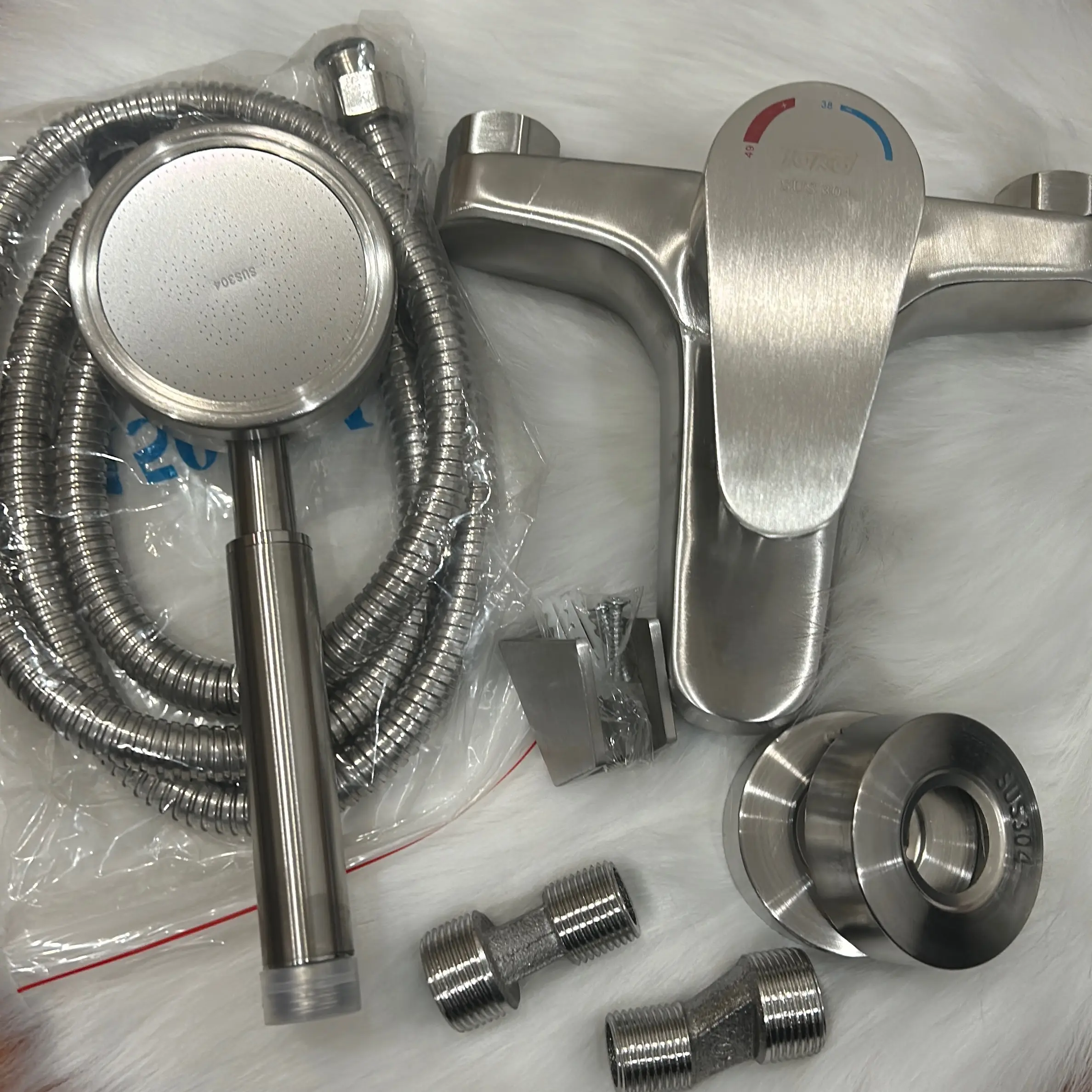 Củ sen INOX 304 nóng lạnh, tay sen inox 304, dây sen 1,5m, đai gài, nặng 1.1kg