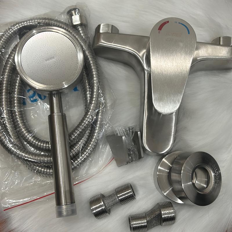 Sen tắm nóng lạnh inox 304 nhà có 2 nguồn nước có dây sen bát sen gác gài đầy đủ của nặng 1,1kg