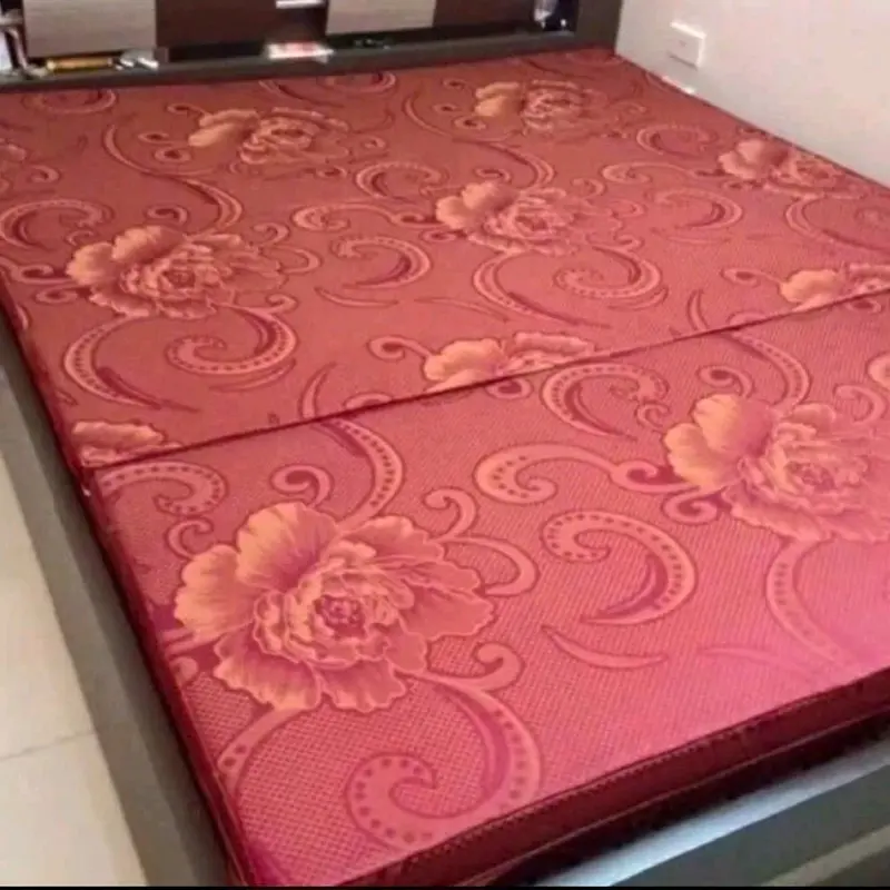 1m55 ×2mx3cm .Nệm PE(xốp) ,giao màu ngẫu nhiên. nemgiare 2