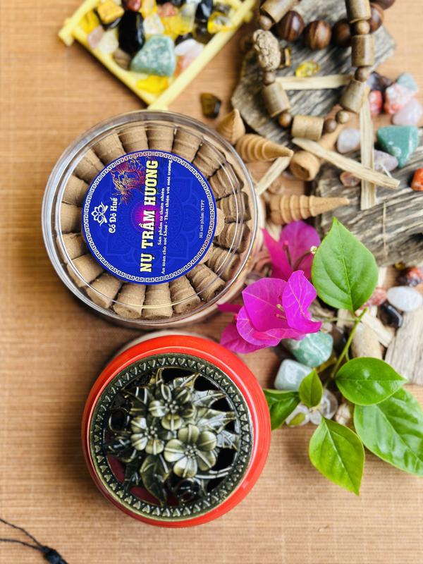 Combo 1 Hộp  Nụ Trầm và 1 Lư Xông Gốm Shop Cố Đô Huế, Nụ Trầm Sạch Giá Tận Xưởng Hộp 38 Nụ, Xông Nhà, Thưởng Thức và Thờ Cúng Dầu Thơm Phòng nhang  xông tinh 8