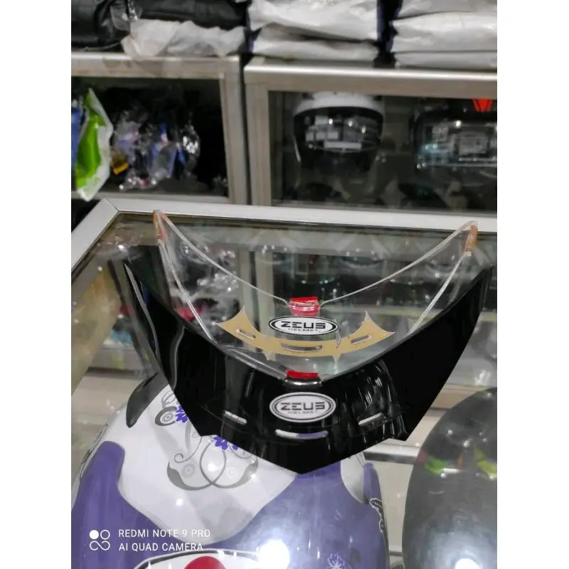 spoiler helm Zeus 811