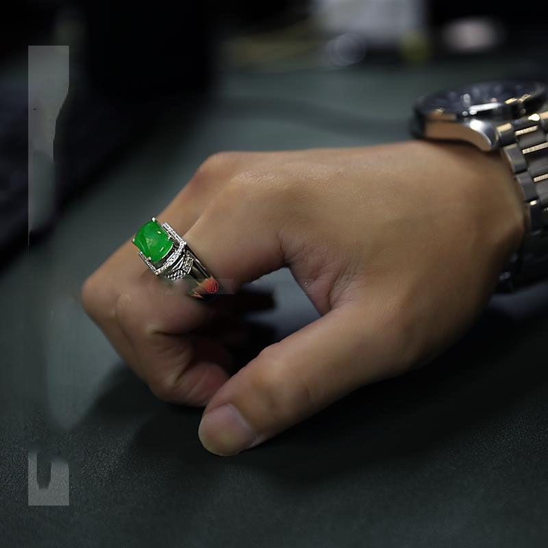 Product Introduction of S925 Silver Plated Imitation Natural Chalcedony Men's Ice-like Full Green Saddle Ring Refined Stylish and Versatile 3