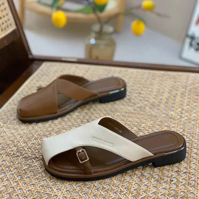 Vintage Closed-Toe Half Slippers for Women Summer 2024 New Mules Flat Sandals Versatile Beach Roman Shoes