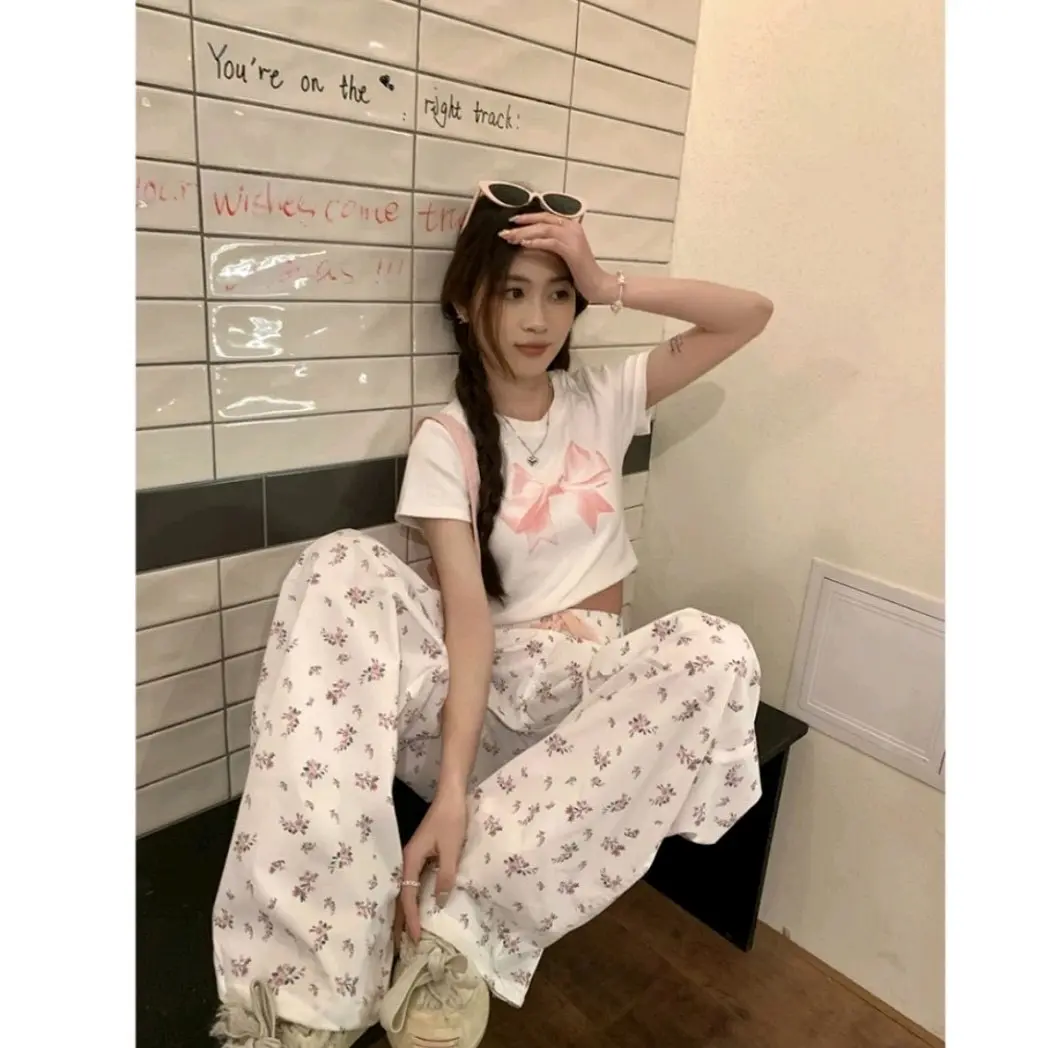 เสื้อ พร้อมกางเกง สุดคุ้ม แต่งสกรีนโบว์ น่ารักมาก