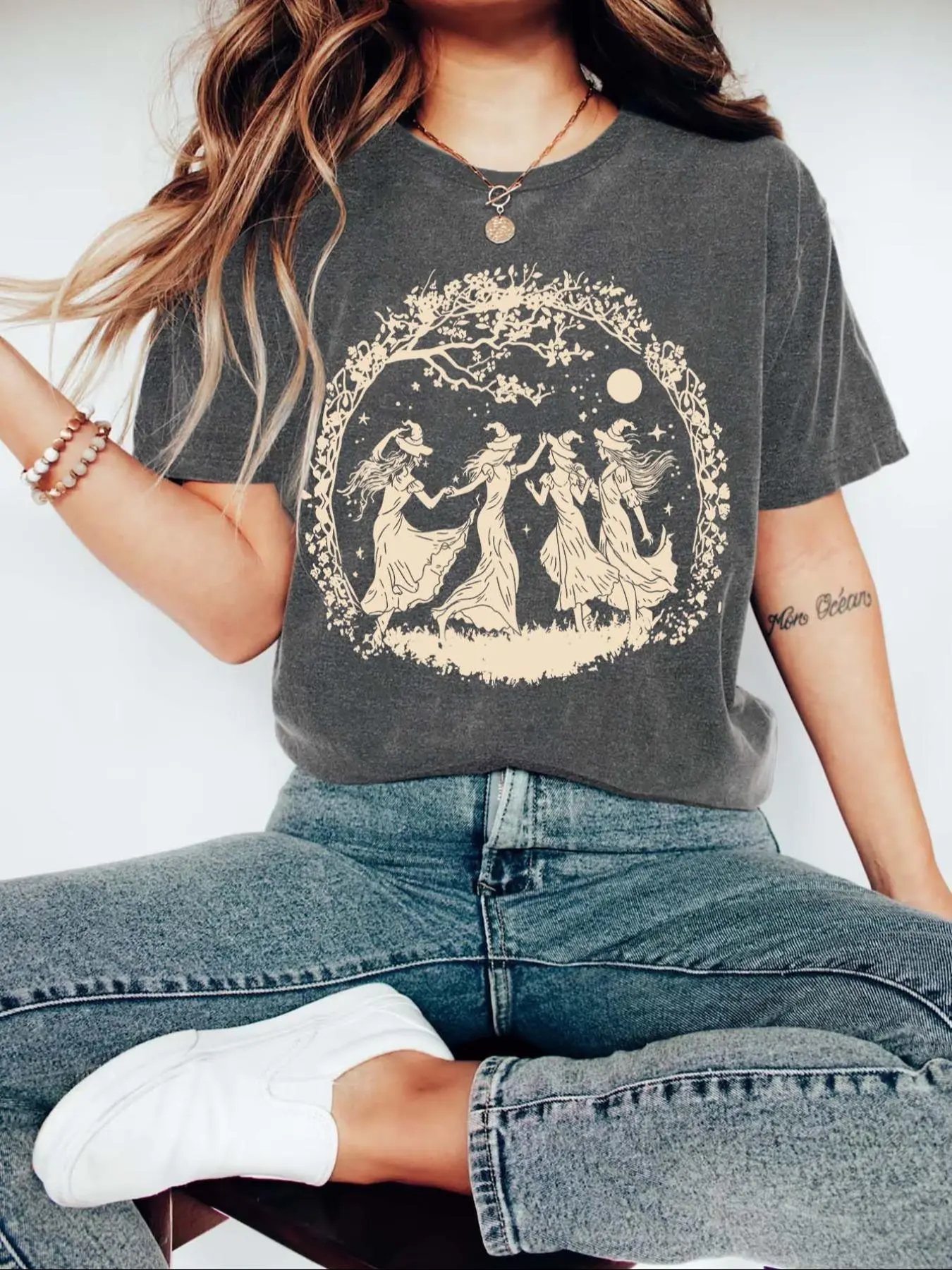 Women's Cartoon Witch Print Round Neck Tee, Vintage Casual Short Sleeve Crew Neck T-Shirt for Summer, Fashion Women's Top for Daily Wear