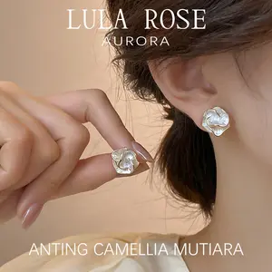 LULA ROSE Anting camellia mutiara, desain elegan dan unik, cocok untuk harian & acara spesial