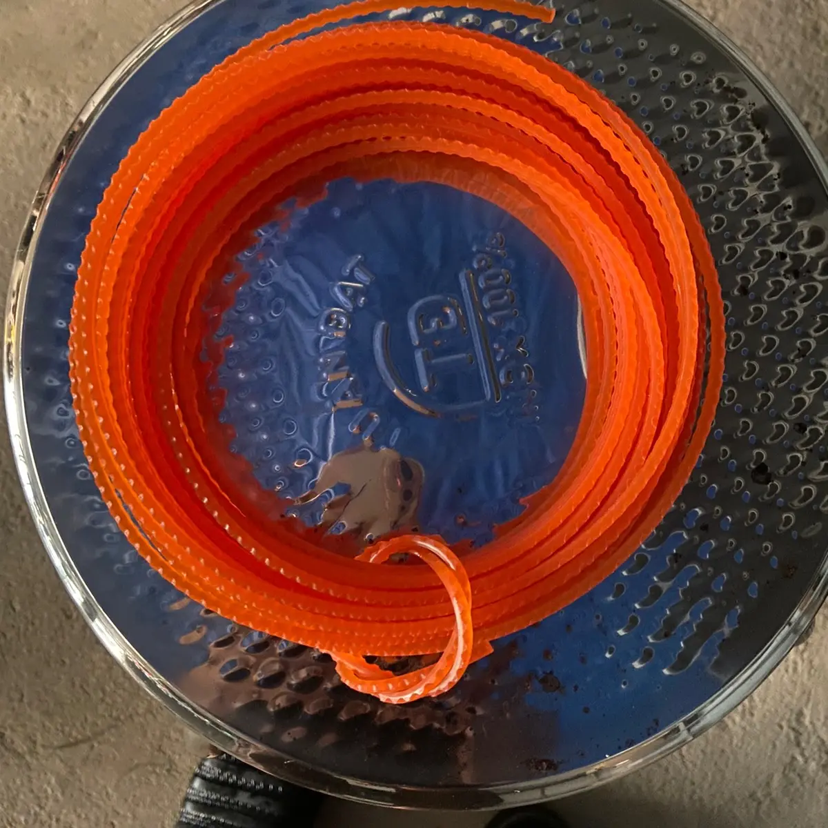 Cước gai đỏ phát cỏ