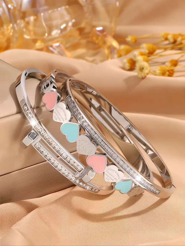 Elegant and Fashionable Classic Bracelet Combination, Stainless Steel Fashionable Niche Design, Suitable for Daily Wear and Gift Giving 2