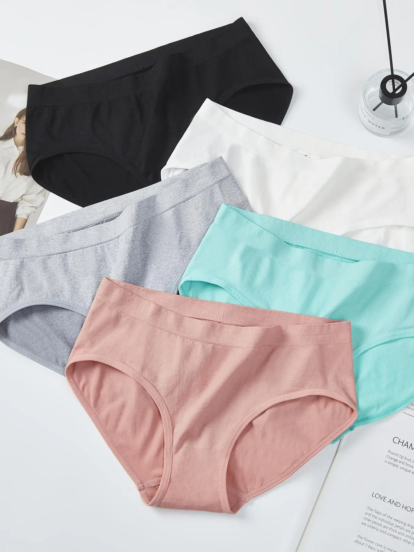 Women's 5pcs Solid Comfy Natural Waist Seamless Underwear, Casual Soft Breathable Everyday Knickers, Women's Multi-pack Panty Set for All Seasons, Lady Minimalist Briefs