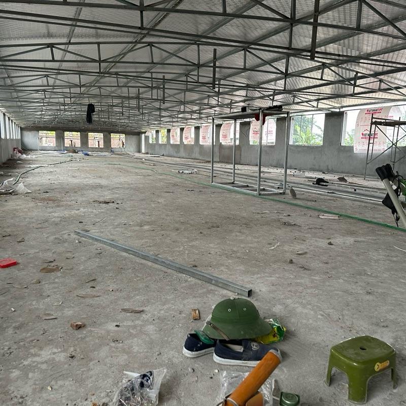Quạt composite trong trại gà 4