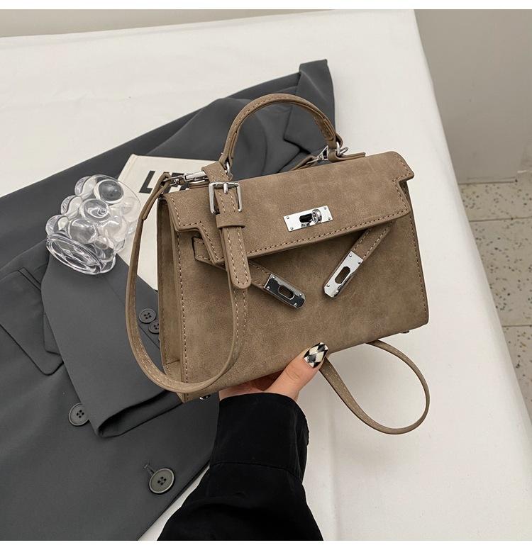  Túi Hờ Mờ Họa Tiết Da Lì Hot 2024 Size 21cm MT93 