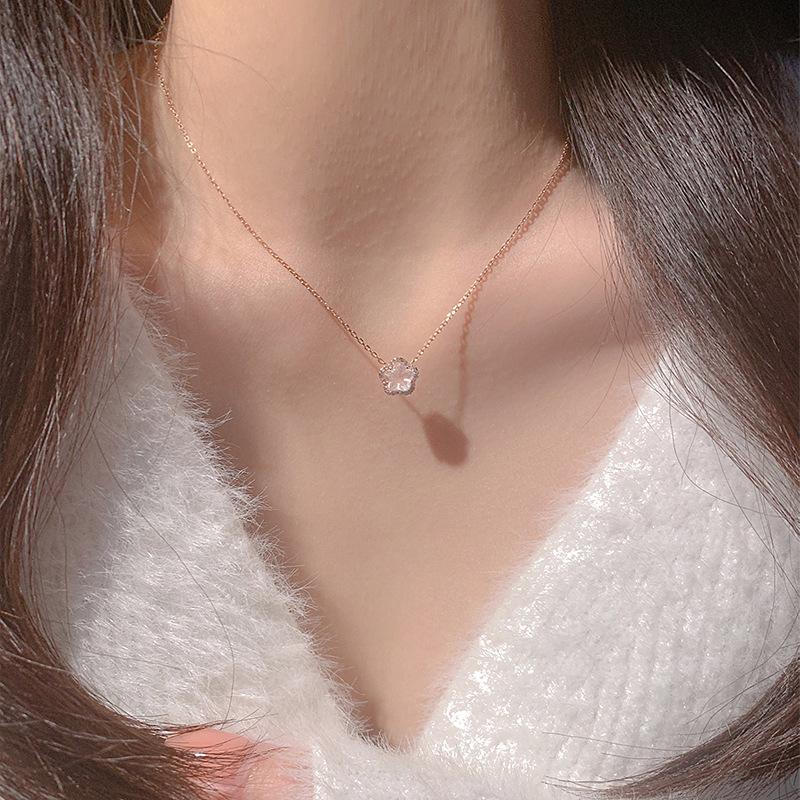 Product Introduction of Romantic Pink Crystal Peach Blossom Necklace, Women's High End, Light Luxury, Niche Pendant, Clavicle Chain, New Versatile Style 4