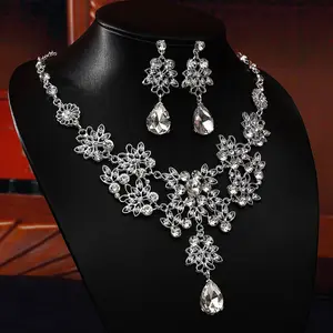 Paket Kalung Anting Grand ada 2 Variasi Warna Merah dan Silver Cocok Akad dan Ulang Tahun