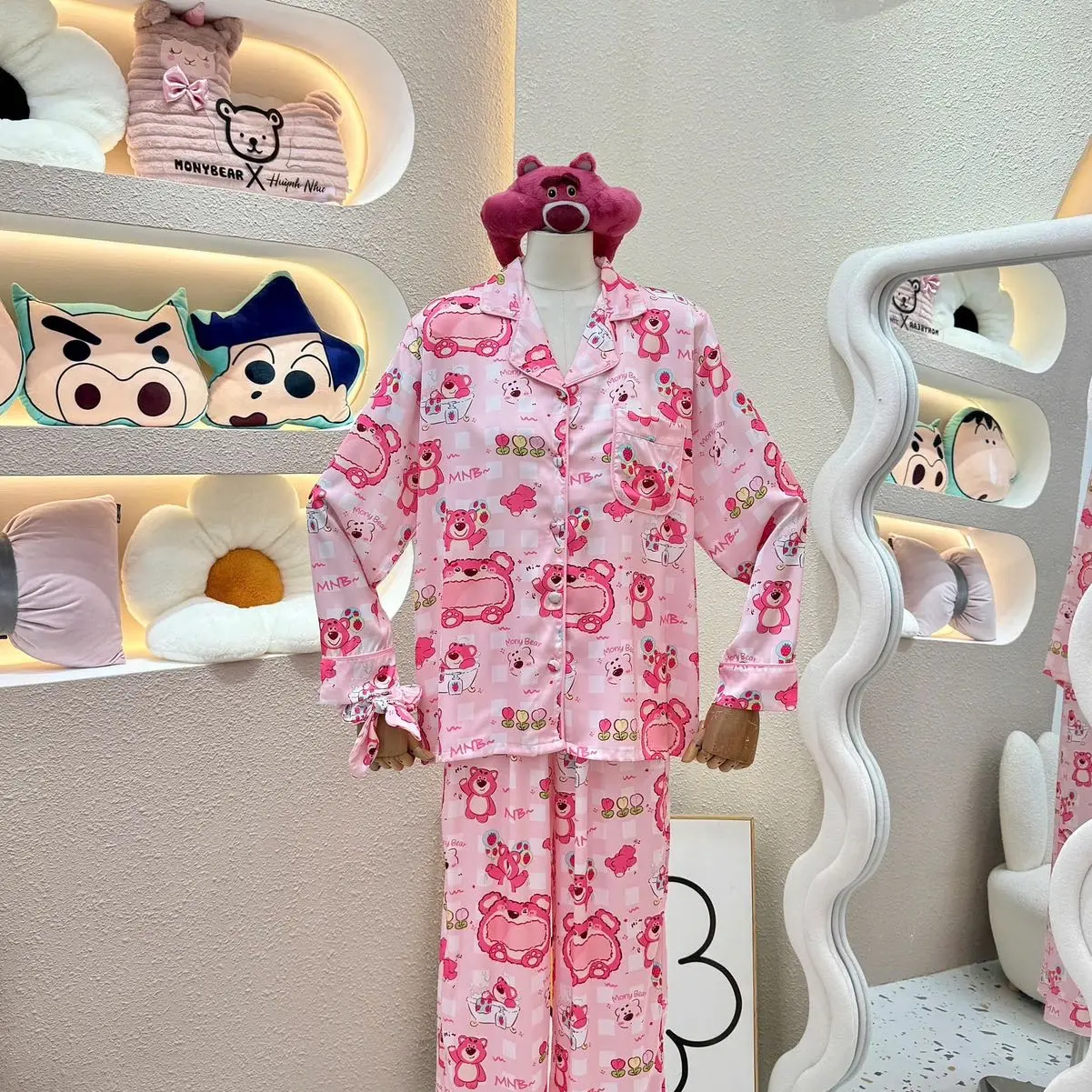 ￼BỘ PIJAMA MONYBEAR TDQD HOẠ TIẾT CHÚ GẤU HỒNG ( kèm CỘT TÓC )
