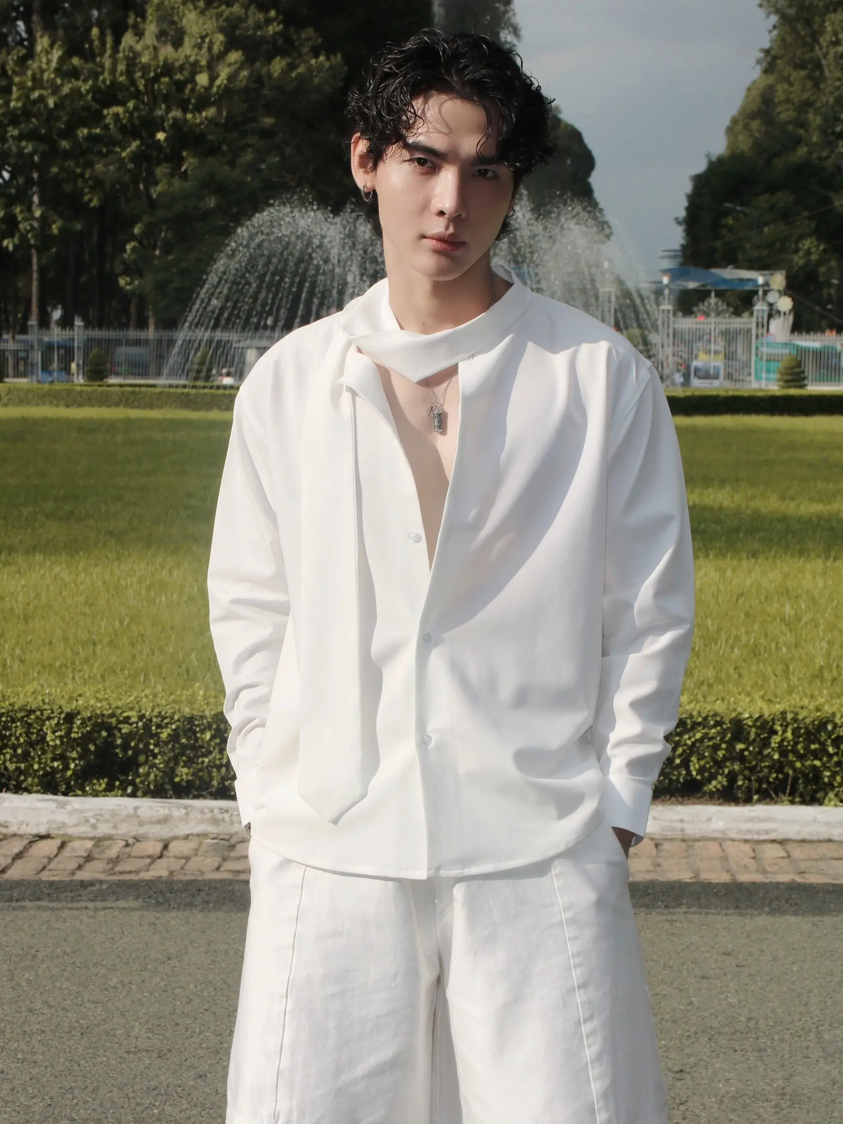 Áo sơ mi dáng suông nơ cổ [Eritz Caravat Shirt]